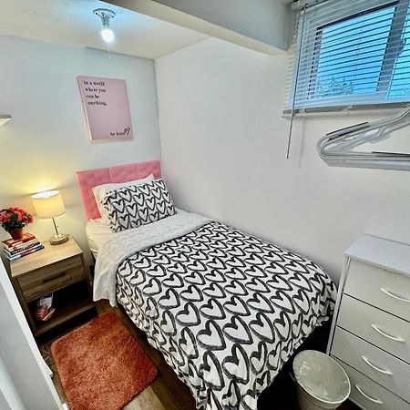 Tiny Private Room On The 1St Floor With Shared Bathroom Near Seatac Airport And Downtown Seattle Exteriör bild