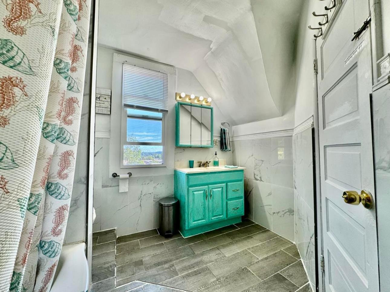 Tiny Private Room On The 1St Floor With Shared Bathroom Near Seatac Airport And Downtown Seattle Exteriör bild