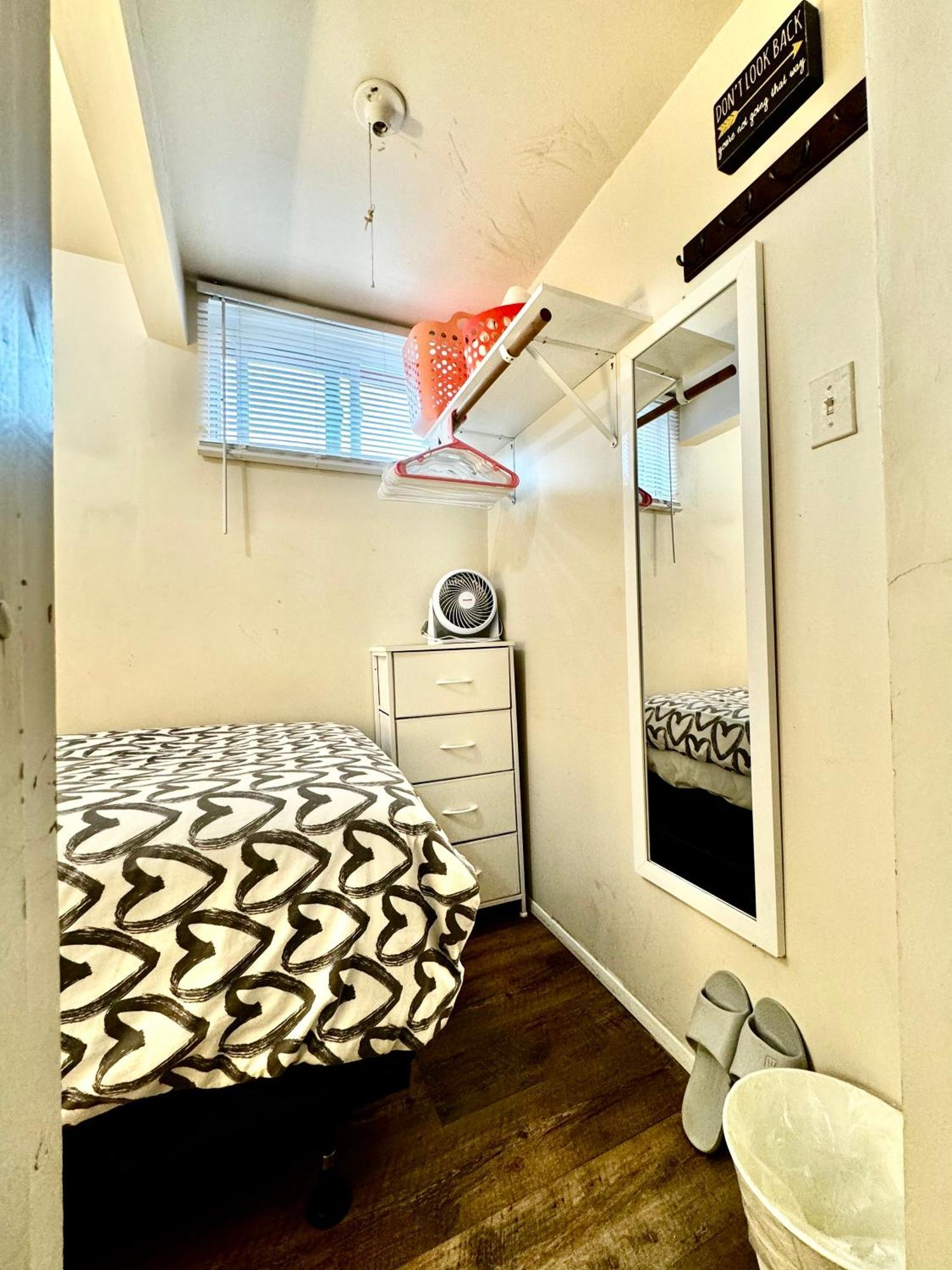 Tiny Private Room On The 1St Floor With Shared Bathroom Near Seatac Airport And Downtown Seattle Exteriör bild