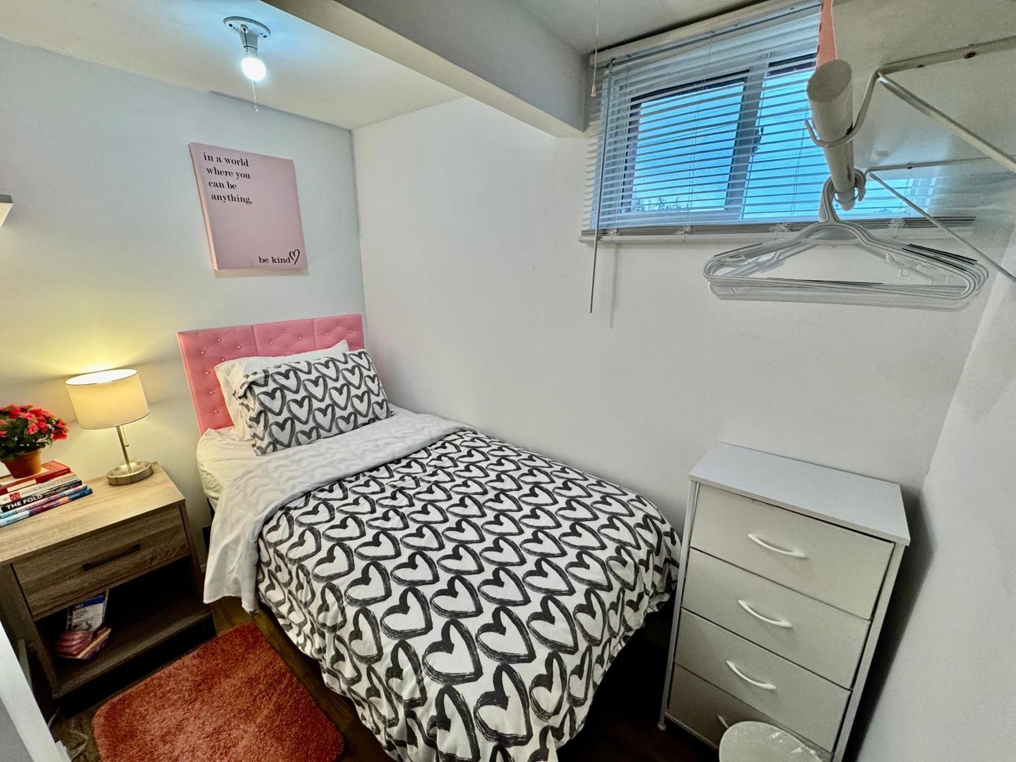 Tiny Private Room On The 1St Floor With Shared Bathroom Near Seatac Airport And Downtown Seattle Exteriör bild