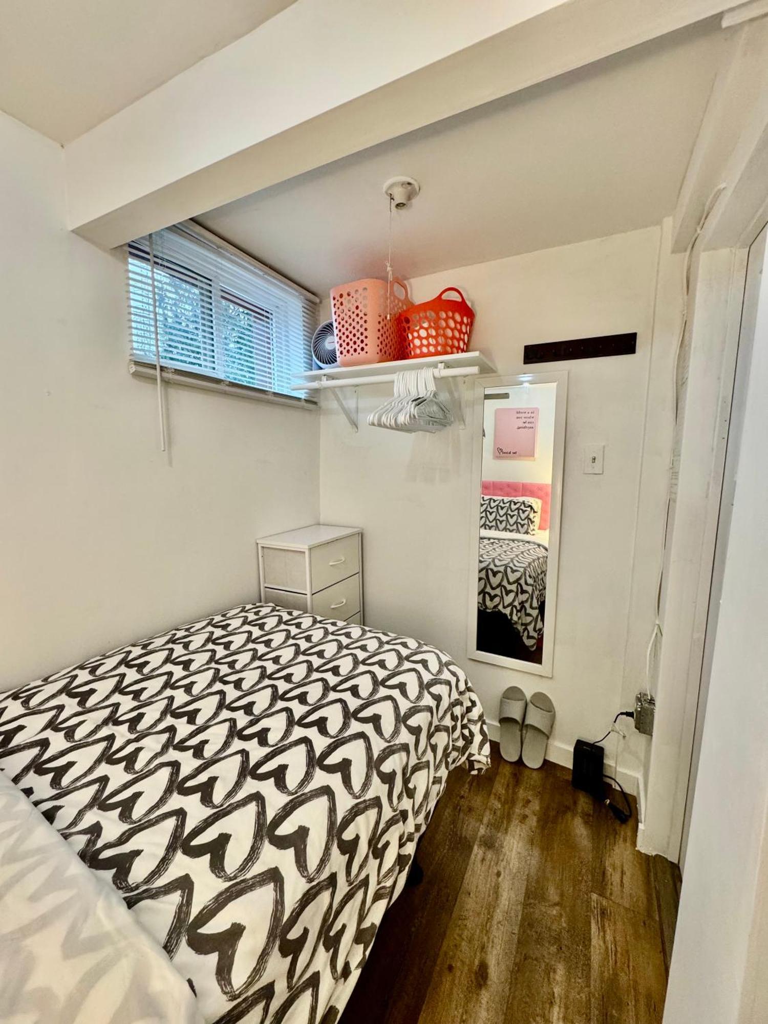 Tiny Private Room On The 1St Floor With Shared Bathroom Near Seatac Airport And Downtown Seattle Exteriör bild