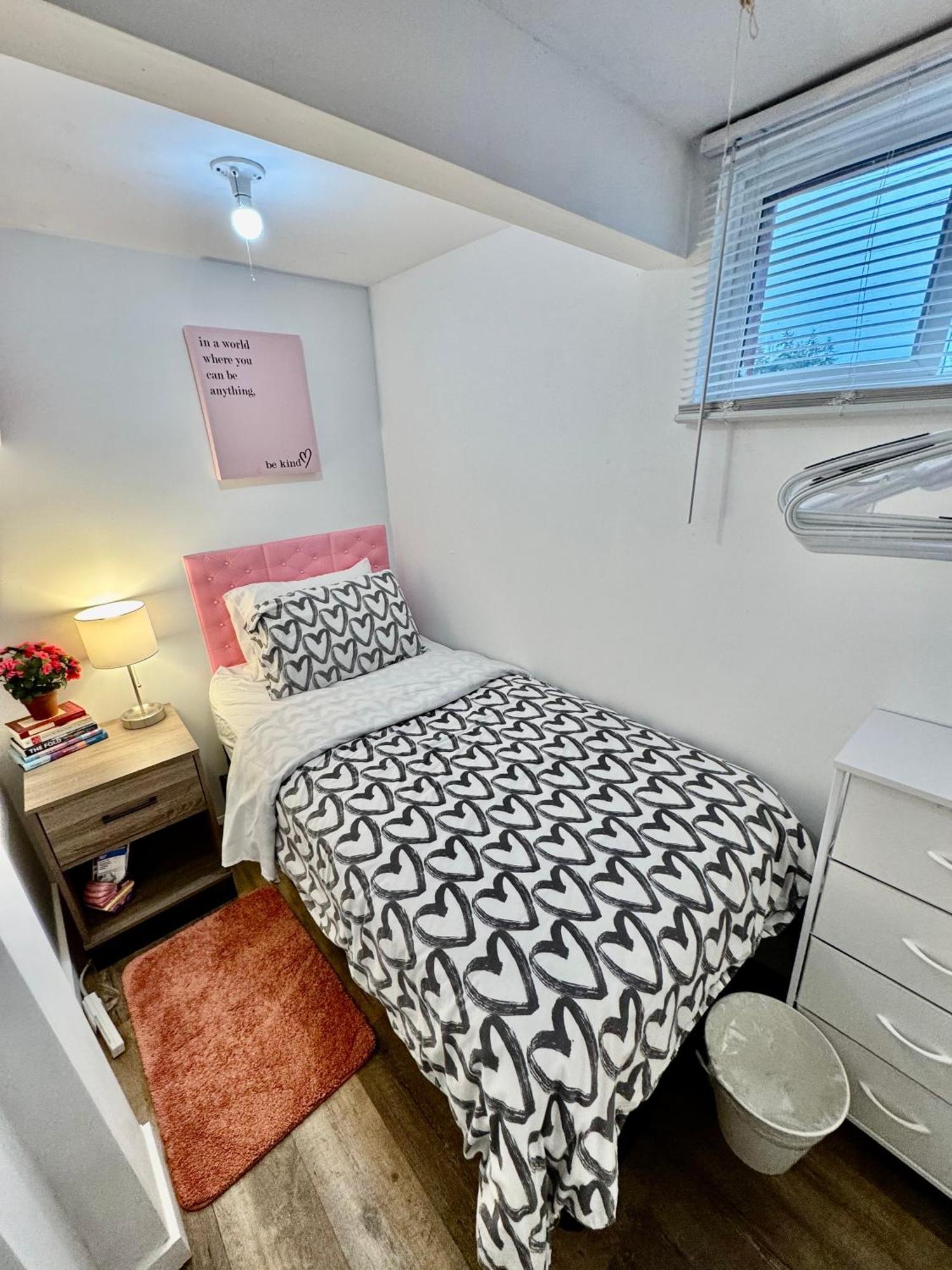 Tiny Private Room On The 1St Floor With Shared Bathroom Near Seatac Airport And Downtown Seattle Exteriör bild